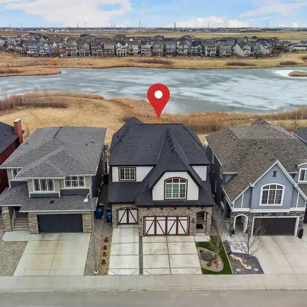 DESIGNER LAKE COMMUNITY LIVING WITH STUNNING UPGRADES
