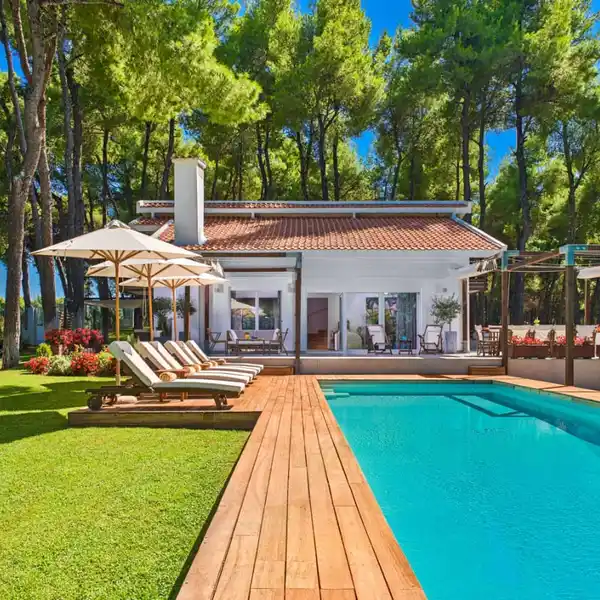 RENOVATED MODERN VILLA