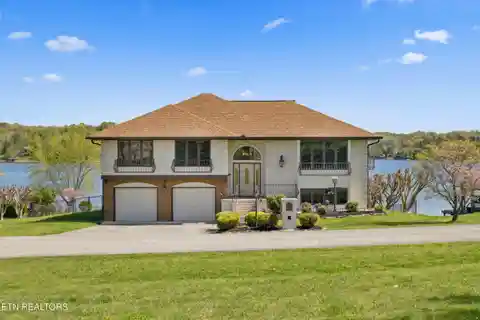Lovely Home on the Main Channel of Fort Loudon