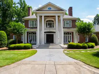 Spacious Waterfront Estate in an Extraordinary Setting