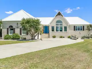 Waterfront Paradise in Blue Heron Bay
