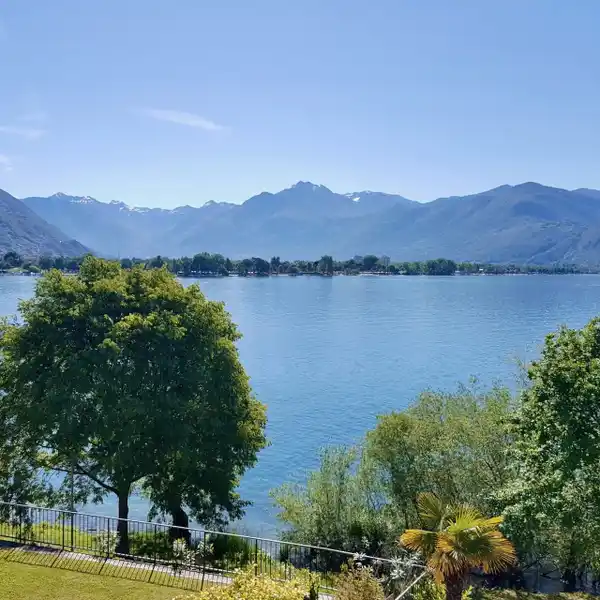 PRIVILEGED LAKEFRONT POSITION