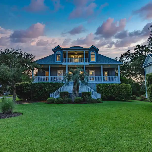 BEAUTIFUL CUSTOM HOME IN CHARLESTON LANDING