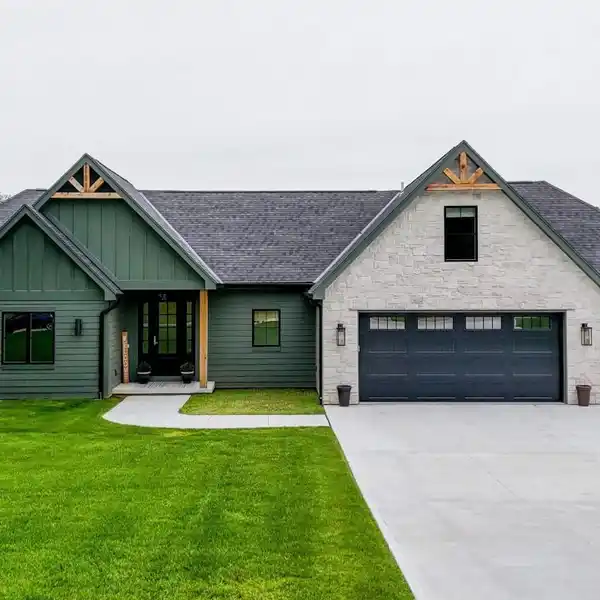 EXQUISITE NEW BUILD SURROUNDED BY NATURE