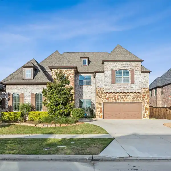 BEAUTIFULLY UPGRADED SHADDOCK HOME
