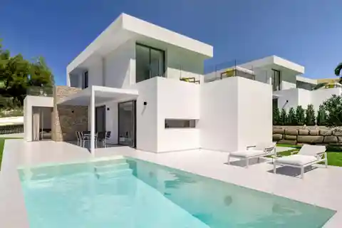 Bright, Spacious Home Overlooking Sea and Mountains