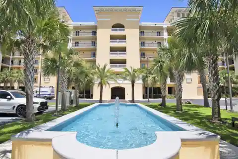 Elegant Waterfront Corner Penthouse