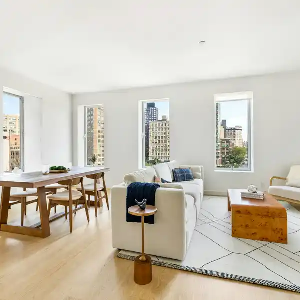 SUN-DRENCHED LUXURY WITH ICONIC CITY VIEWS