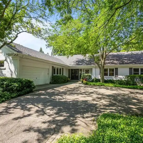 BEAUTIFUL MID-CENTURY MODERN HOME