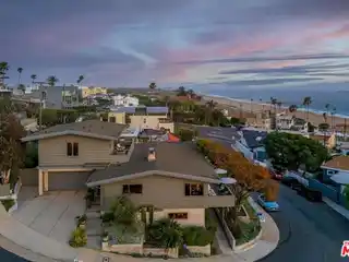 Exceptional Residence in the Hills of Playa Del Rey