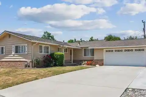 Create Your Dream Home in a Desirable Neighborhood