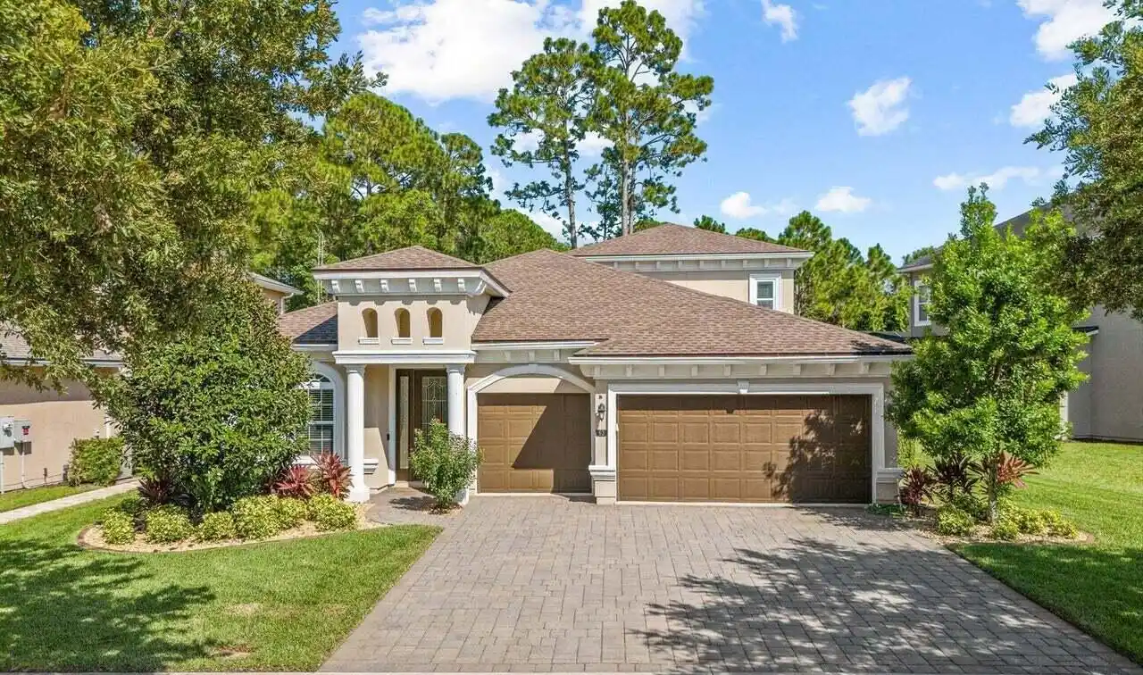 Luxury and Sophistication in Coastal Oaks