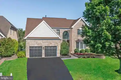 Beautifully Maintained Home in Prestigious Laurel Creek