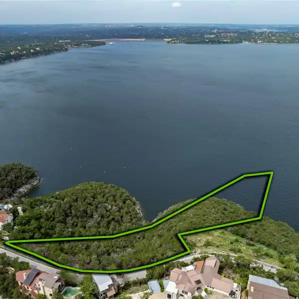PRISTINE LAND OVERLOOKING SPARKLING LAKE TRAVIS