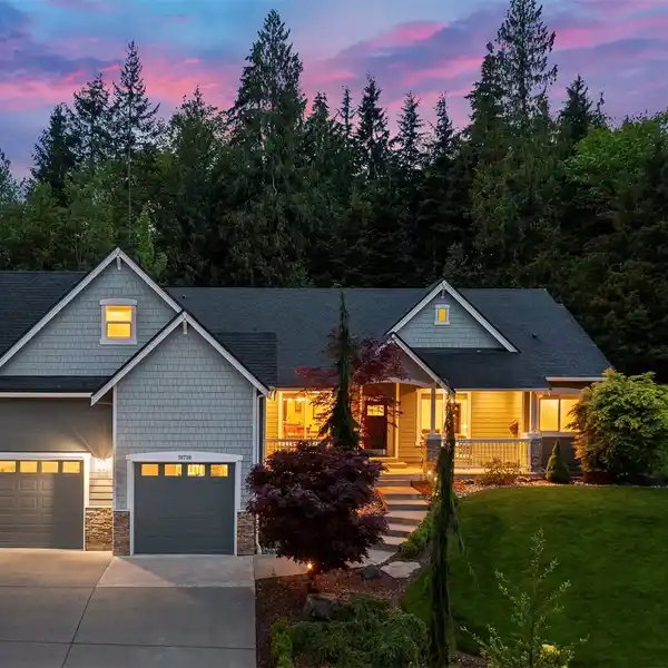 SINGLE-LEVEL LUXURY LIVING AT ITS FINEST IN HIDDEN RIDGE