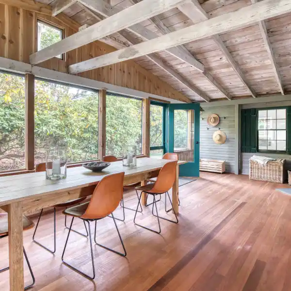 WELL APPOINTED BEACH COTTAGE FOR A MAGICAL SUMMER