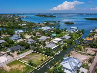 Prime Canalfront Lot on North Longboat Key