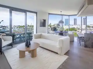 Beautiful End Unit in Ward Village