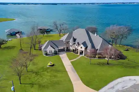 Gorgeous Lake Sanctuary