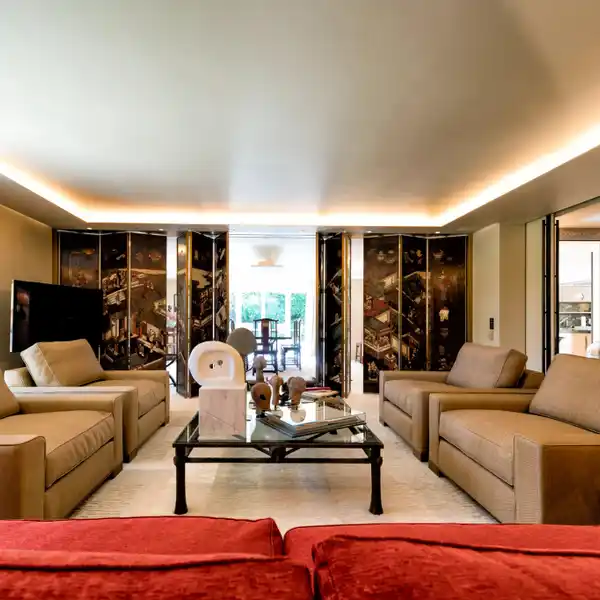 EXCEPTIONAL APARTMENT IN PRESTIGIOUS CHAMPEL