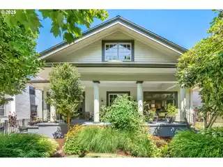 Restored 1922 Craftsman in Laurelhurst