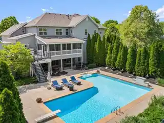 Town and Country Manor Beauty
