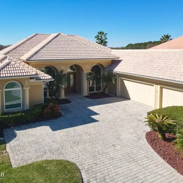 BEAUTIFUL EXECUTIVE POOL HOME
