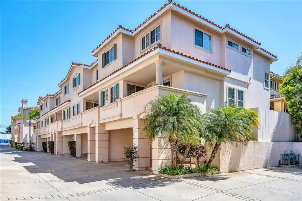 End Unit in a Hidden Gem Community