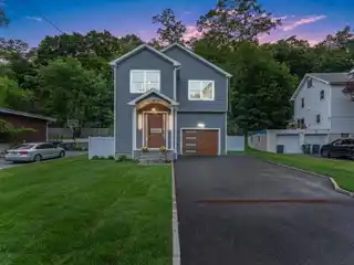 Lovely New Construction in Desirable Woodcrest Heights