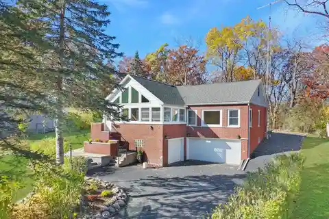 Updated Country Retreat with Boat Slip Access