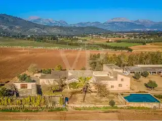 Large Rustic Finca with Agriculture Between Inca and Llubí