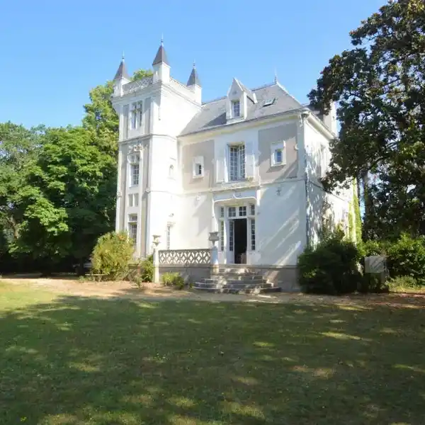MAGNIFICENT FOUR-LEVEL CHATEAU