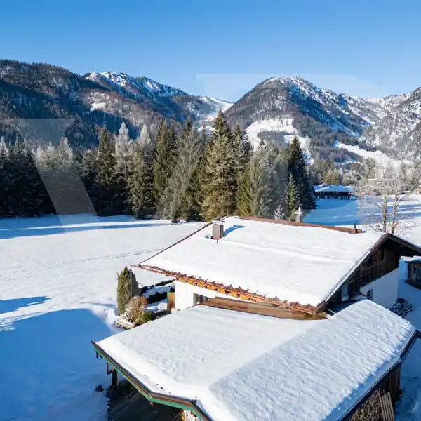 SPACIOUS PROPERTY WITH A PANORAMIC VIEW