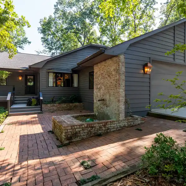 RUSTIC CHARM MEETS MODERN SOPHISTICATION