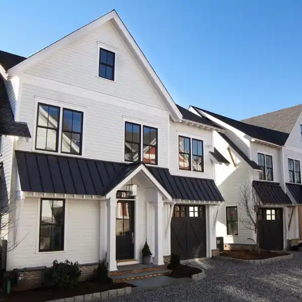 BRIGHT AND BEAUTIFUL HOME IN A PRIVATE COMMUNITY