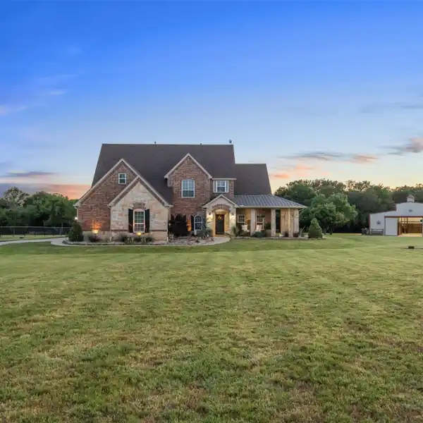 HORSE LOVER'S PARADISE ON 11 ACRES