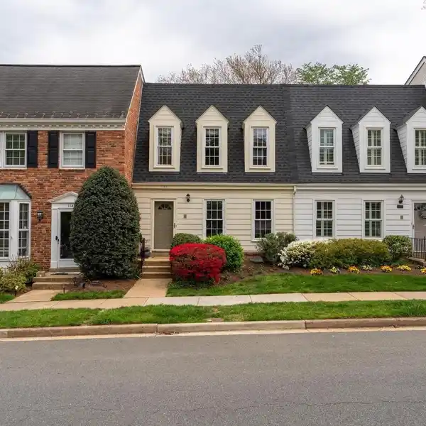 TURNKEY BEAUTY WITH BACKYARD OASIS