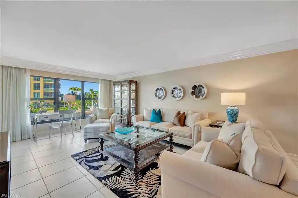 Beautiful Home in Solamar in the Heart of Park Shore