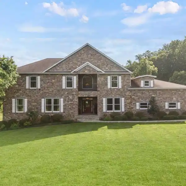 TRADITIONAL DESIGN WITH MODERN FLAIR
