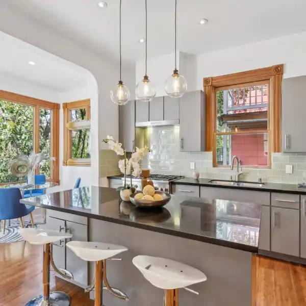 THOUGHTFULLY UPDATED FULL-FLOOR CONDOMINIUM RESIDENCE