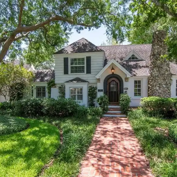 RARE CHARM IN SOUTH TAMPA