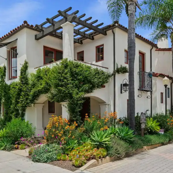 WALKABLE SANTA BARBARA RETREAT WITH STYLE