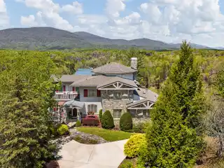 Extraordinary Mountain Retreat Above Lake Adger