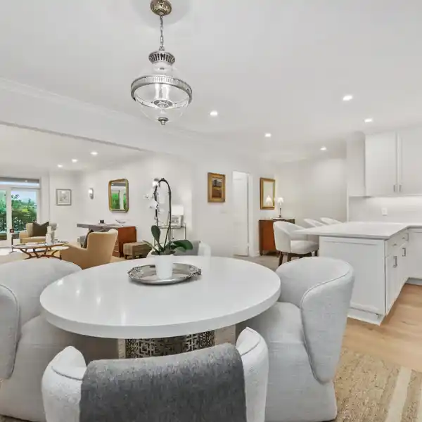 SUPERB LIVING IN DOWNTOWN GREENWICH