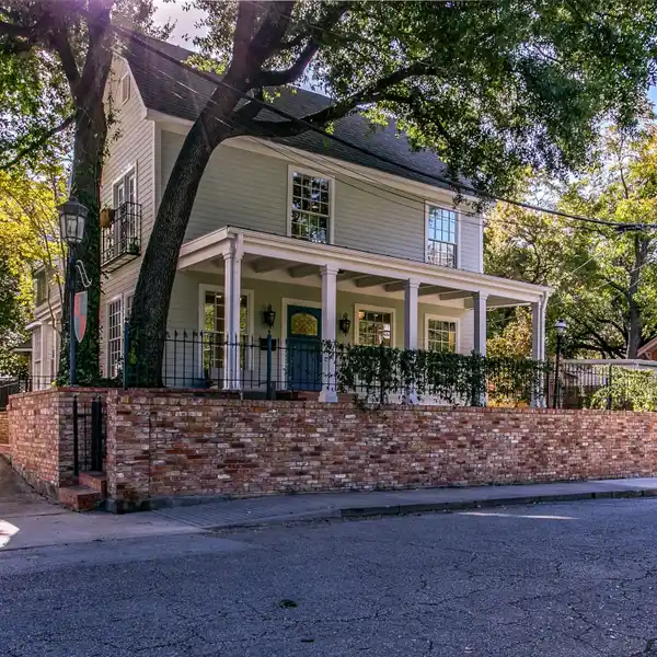LUXURY TURTLE CREEK HOME WITH LOFTED LIBRARY