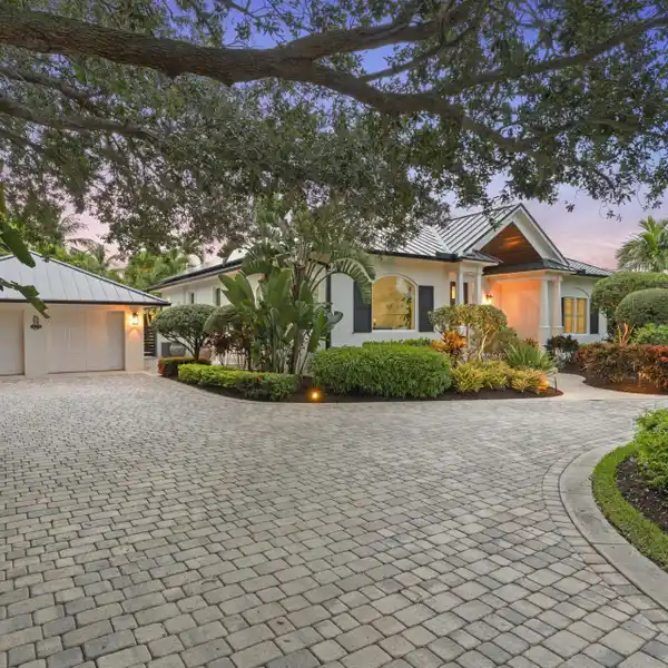 DOWNTOWN STUART BEAUTY – ENTERTAINING SPACES & MARINA ACCESS