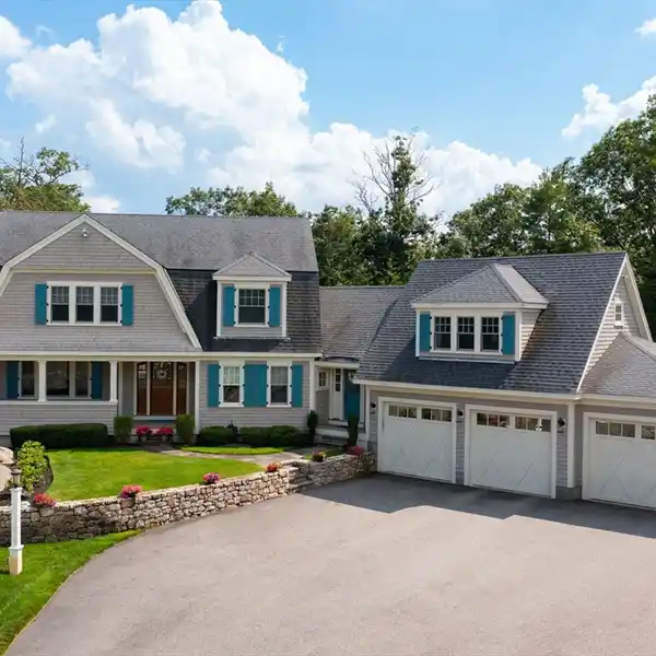 CUSTOM BUILT HOME BY HIGHLY RESPECTED BUILDERS