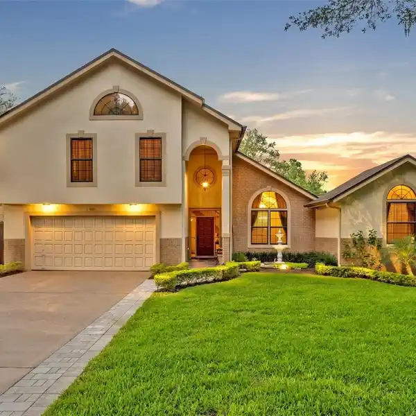 STUNNING POOL HOME ON A QUIET CUL-DE-SAC