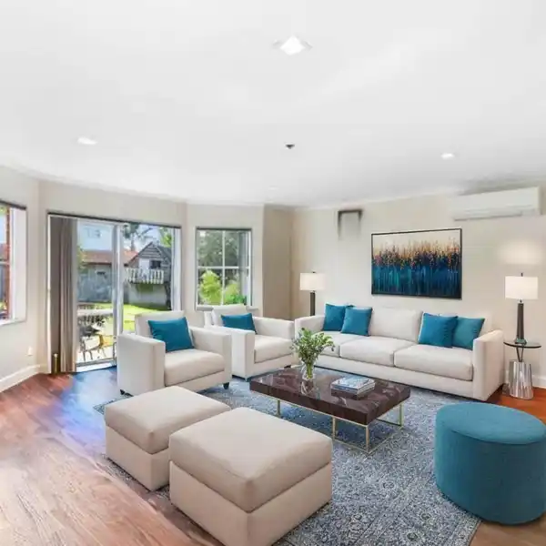 FLEXIBLE LAYOUT MEETS PARKSIDE GREENHITHE LOCATION