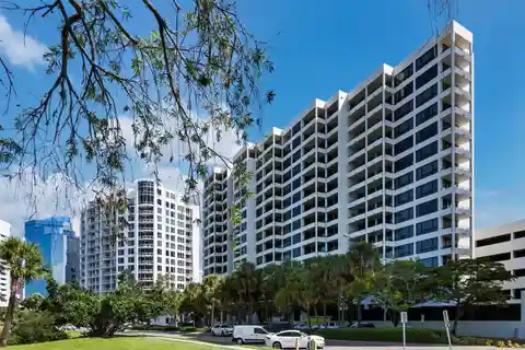 Bayfront Luxury Condo with Expansive Skyline Views